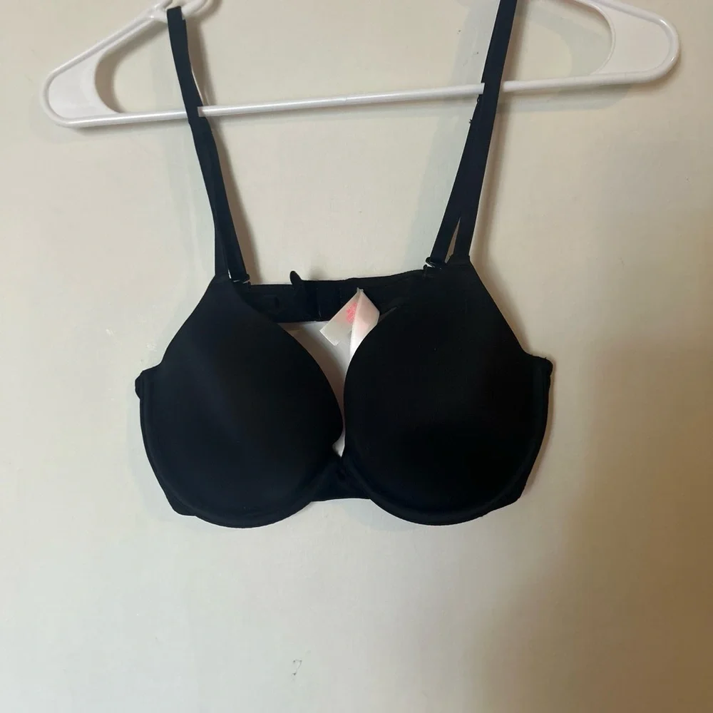 PINK Wear Everywhere t-shirt lightly lined 36B